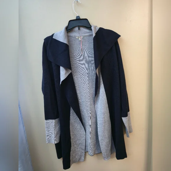 Elegant Women's Black and Gray Open Front Blazer - Picture 2 of 7